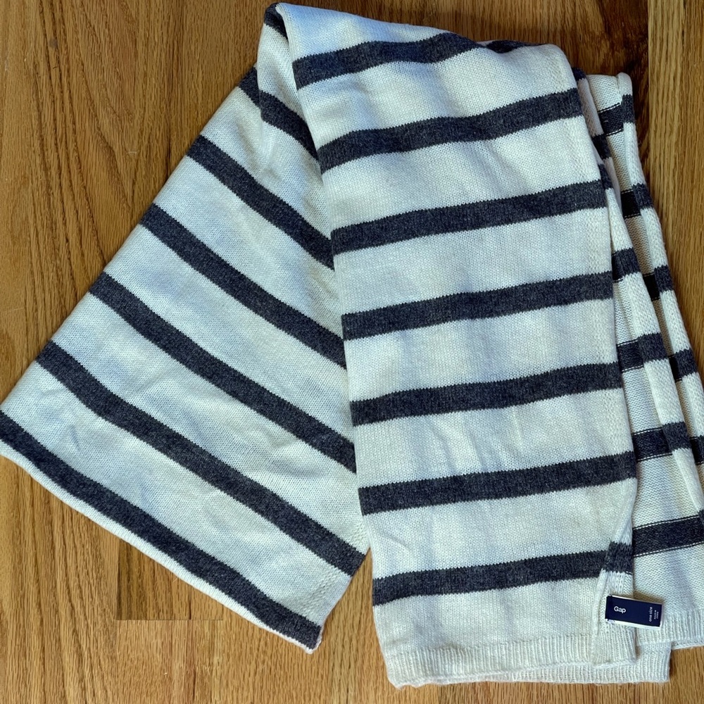 Gap large striped scarf
